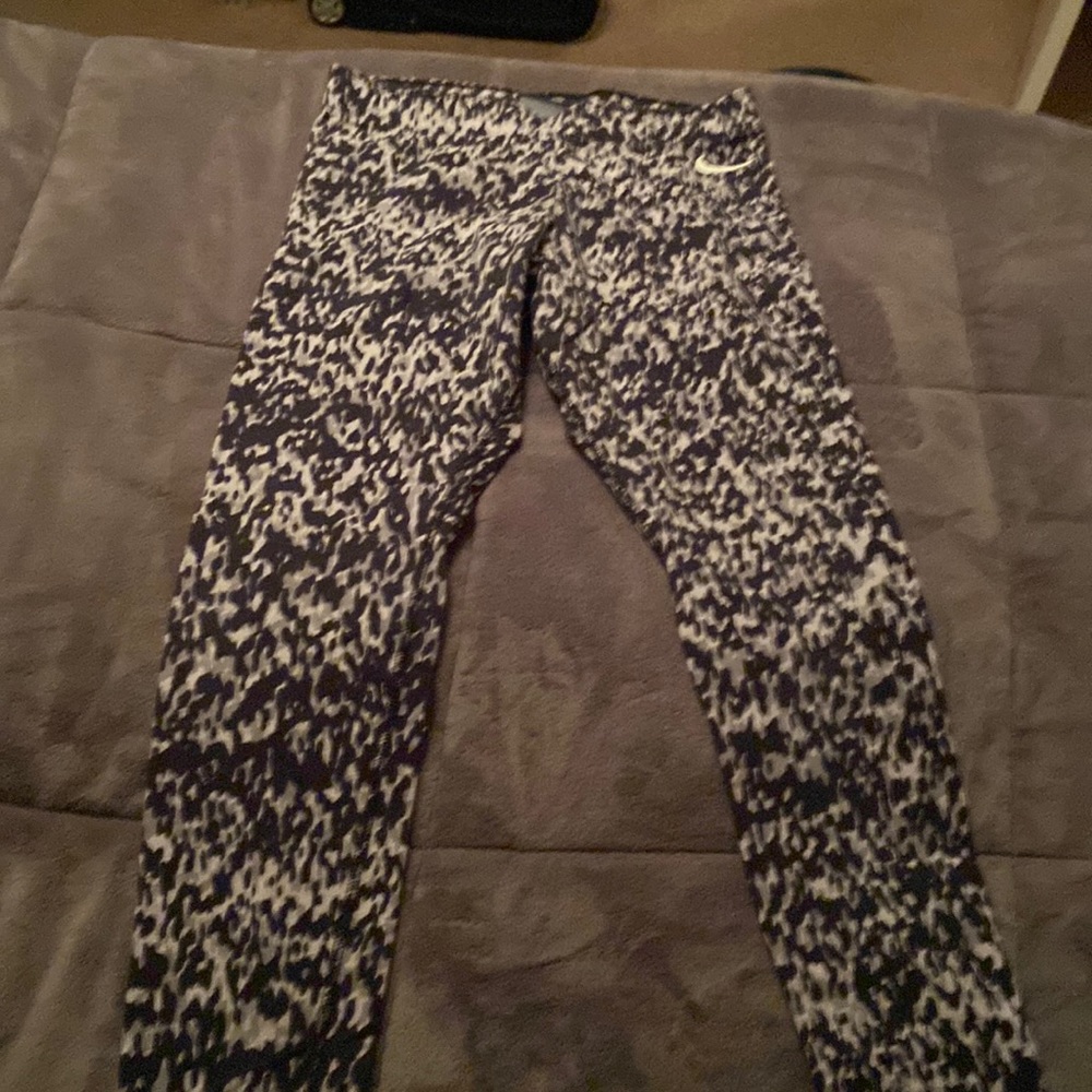 Women’s Nike athletic leggings.